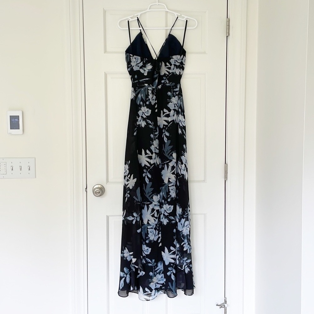 BCBGMAXAZRIA Silhouette Floral maxi dress size 2 blue long flowy